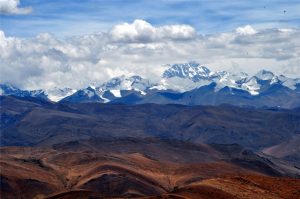 Gyatso La Mountain Pass in Tingri County, Shigatse